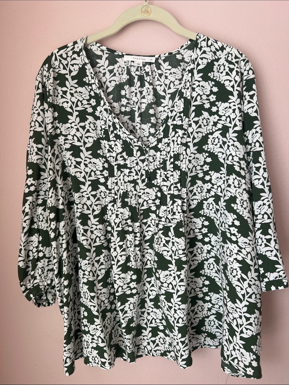 fun 2 fun Green and White Floral V-Neck Pintuck Blouse